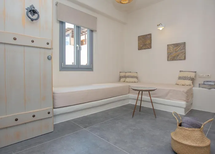 Ampelos Naxos * Naxos City