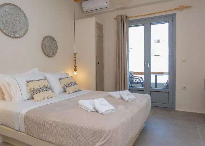 Ampelos Naxos * Naxos City